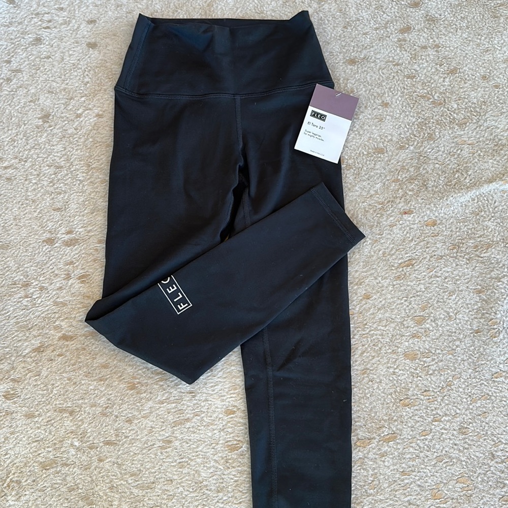 NWT Fleo El Toro leggings